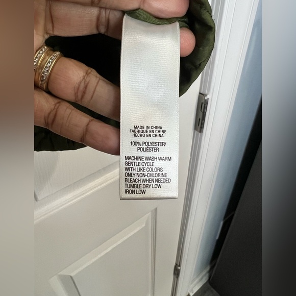 Izod Women’s Quilted Vest - Green - Size Large - Picture 3 of 6